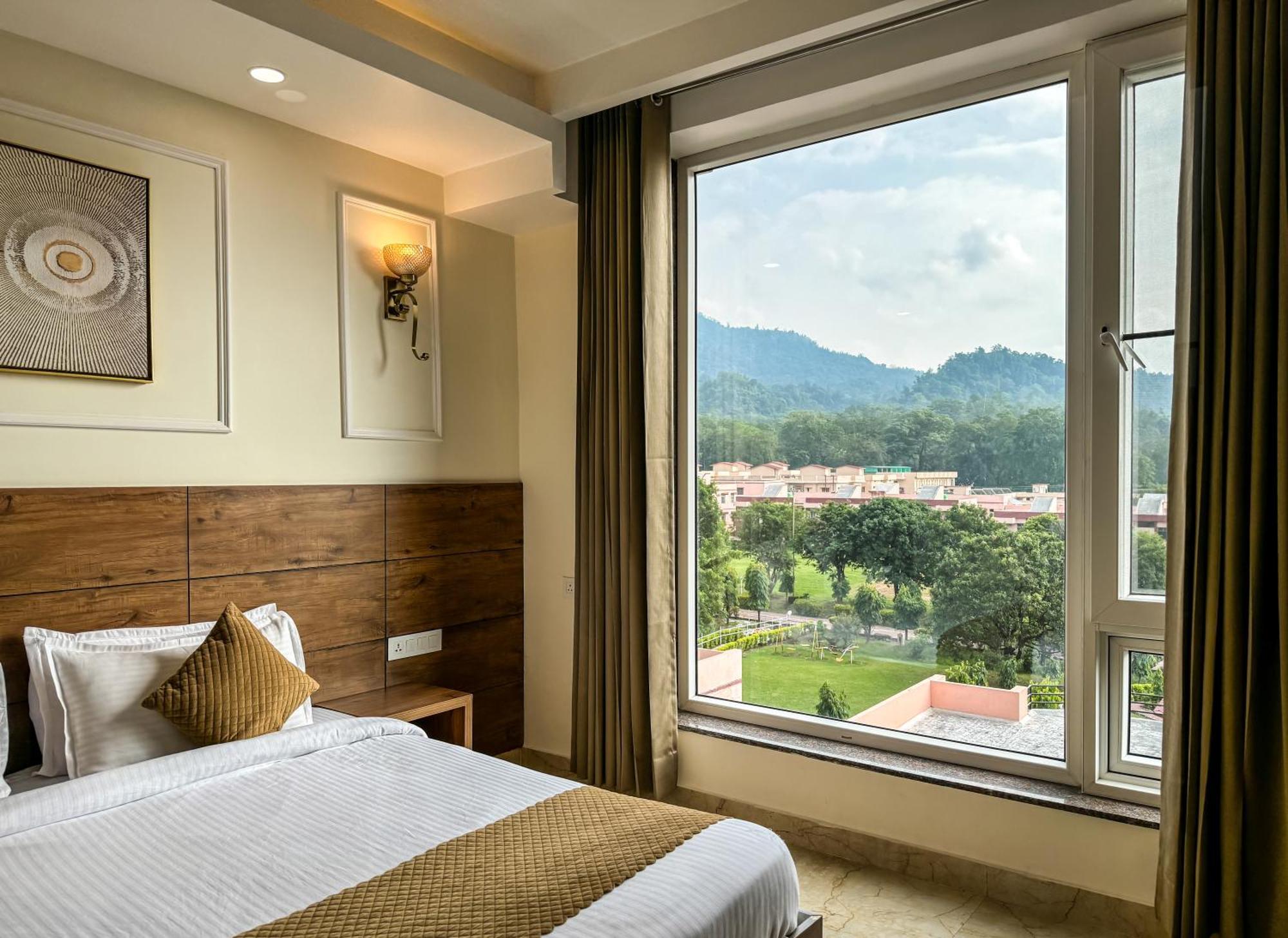 Hotel Nirvana Bliss, Behind Parmarth Niketan Rishikesh Exterior photo