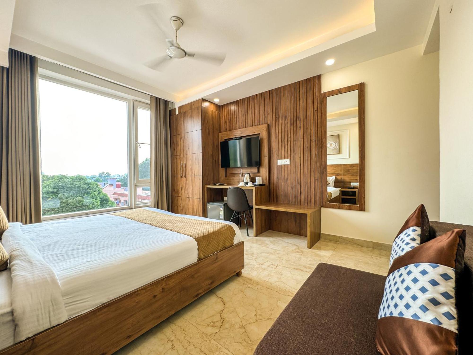 Hotel Nirvana Bliss, Behind Parmarth Niketan Rishikesh Exterior photo